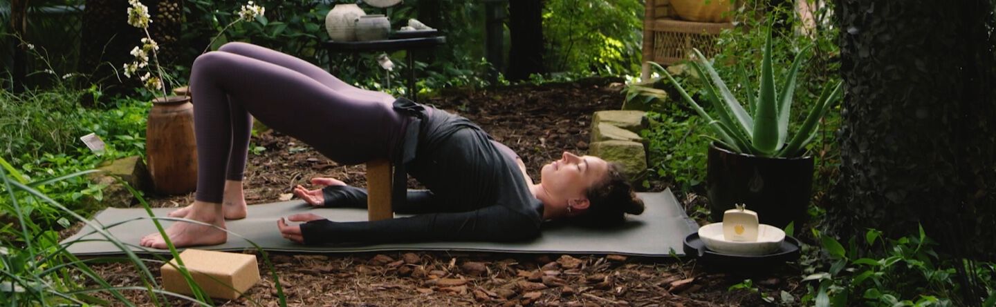 Une s&eacute;ance de yoga pour d&eacute;tendre les hanches et le bas du dos
