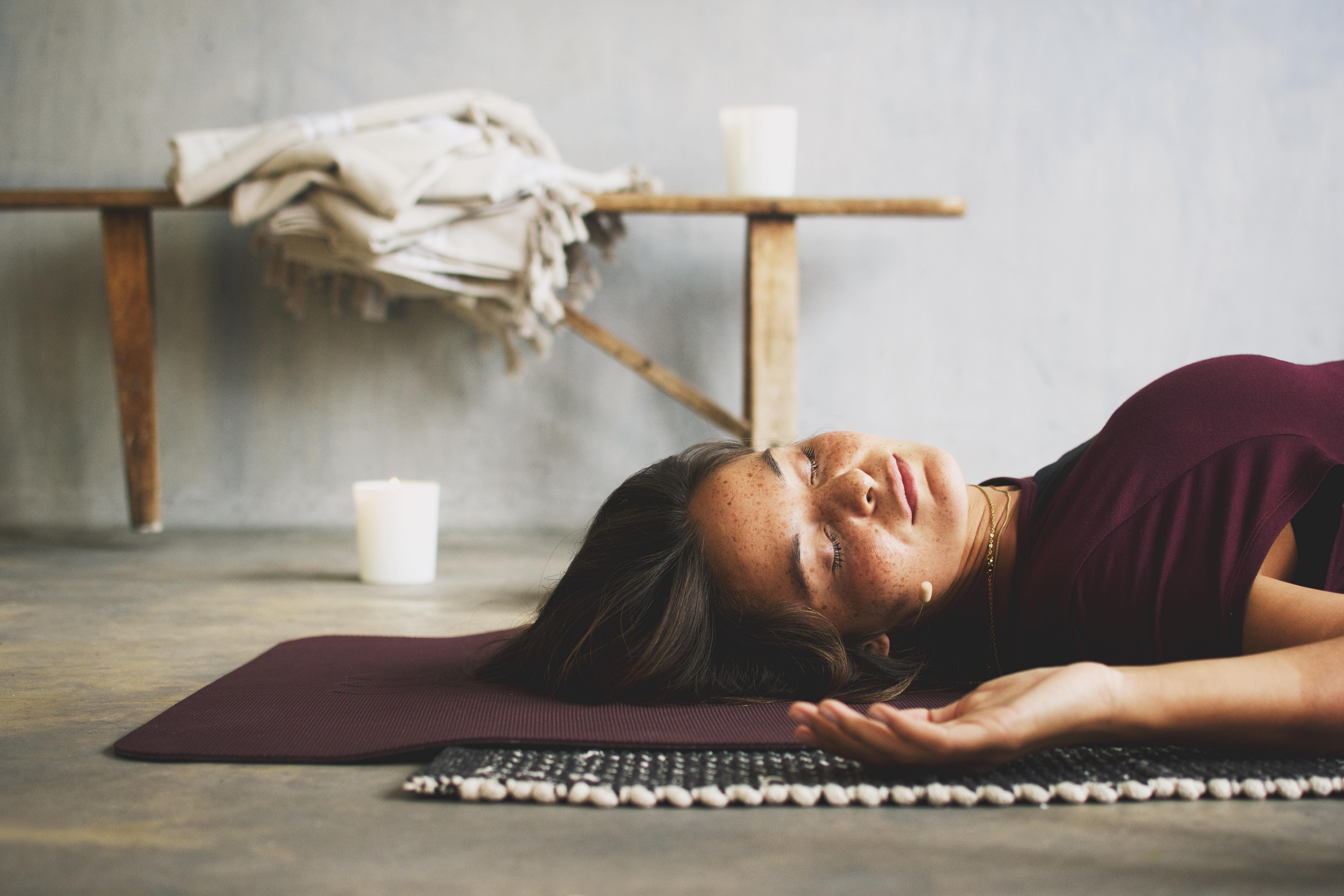 Une s&eacute;ance de yoga rafra&icirc;chissante pour les personnalit&eacute;s Pitta