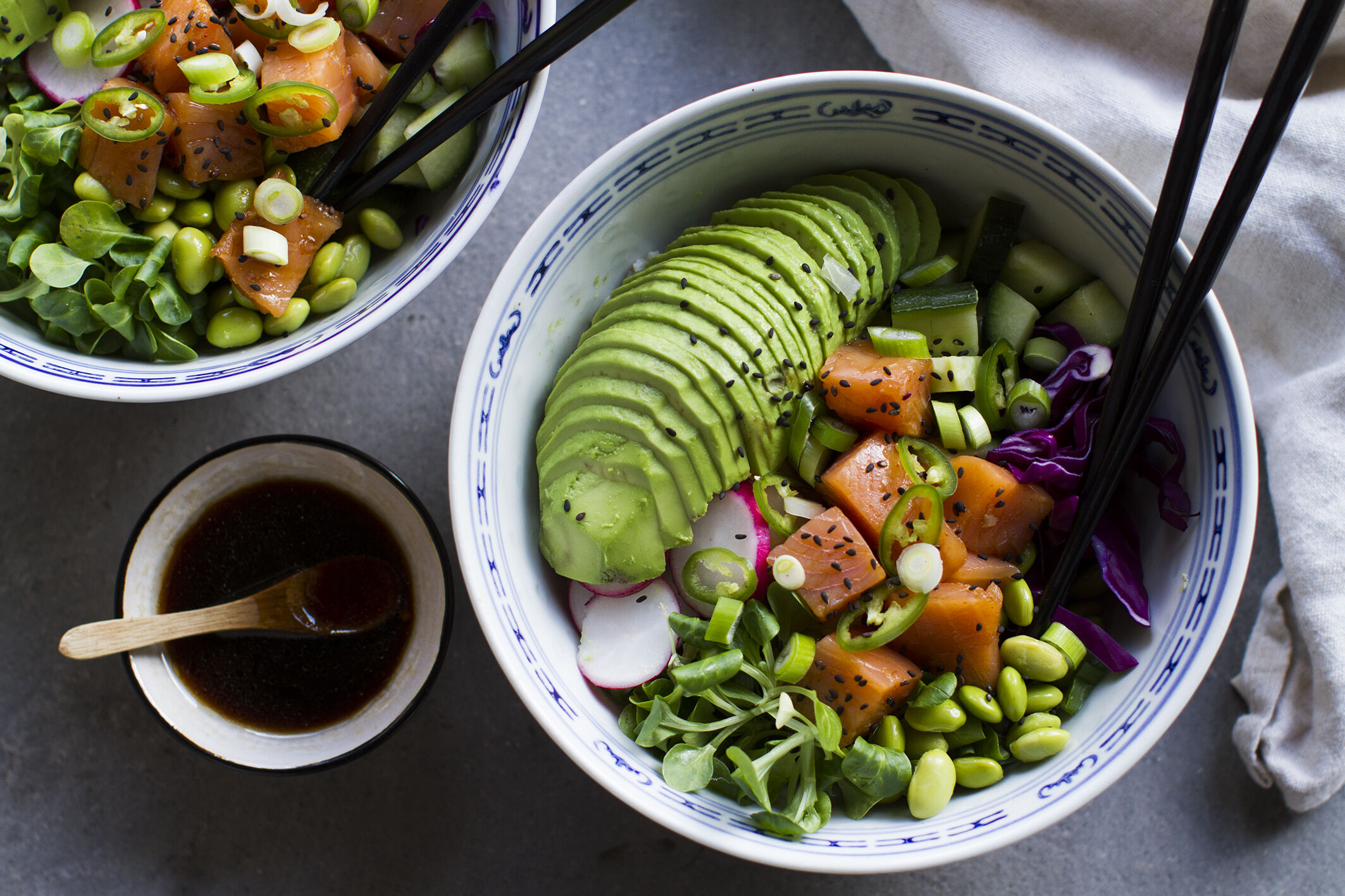 L&rsquo;umami dans un d&eacute;licieux poke bowl au saumon