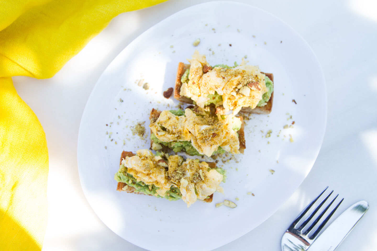 Avocado auf ger&ouml;stetem Brot mit Dukkah-Gew&uuml;rzen